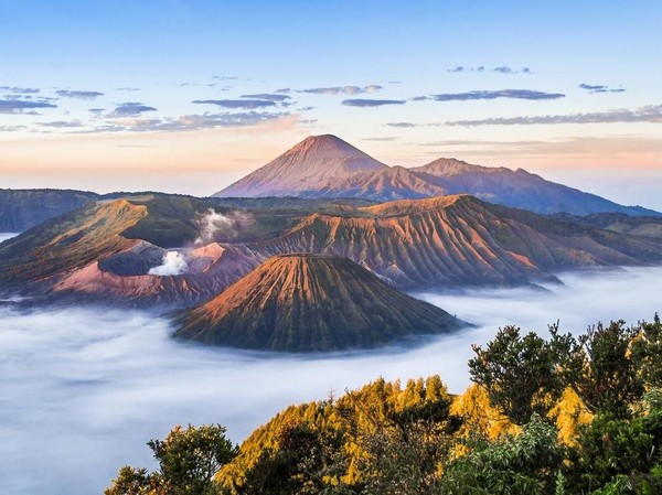 Mengapa Gunung Bromo Selalu Ramai Wisatawan.bluedragonjournal.com